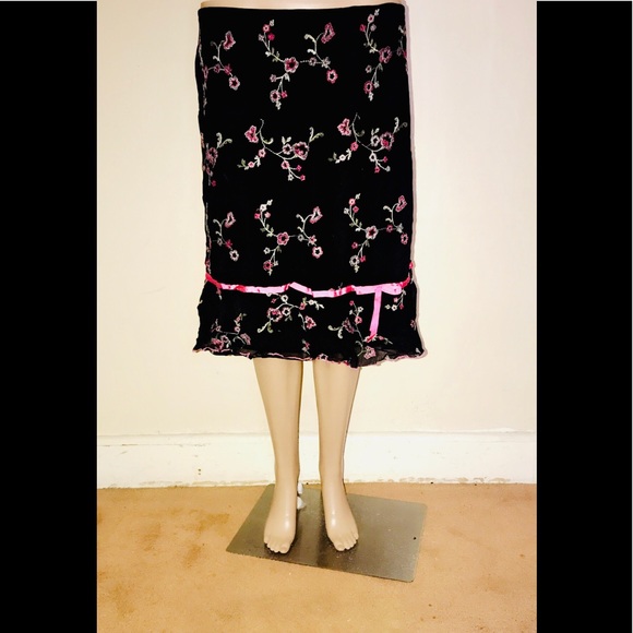 Fashion Bug Dresses & Skirts - Fashion Bug  black and pink pattern skirt